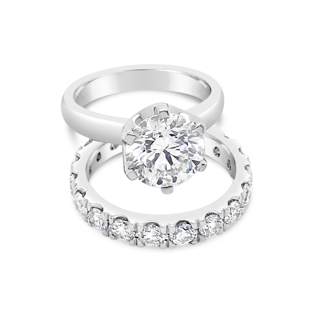 Diamond Solitaire with Diamond Band in Platinum